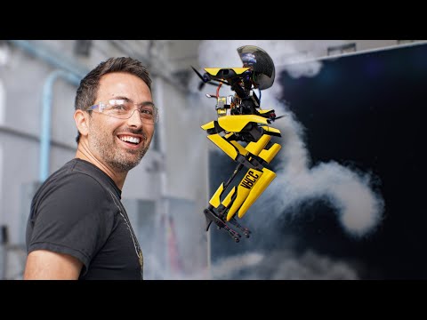 Un robot care merge, zboară, skateboard-uri, slackline