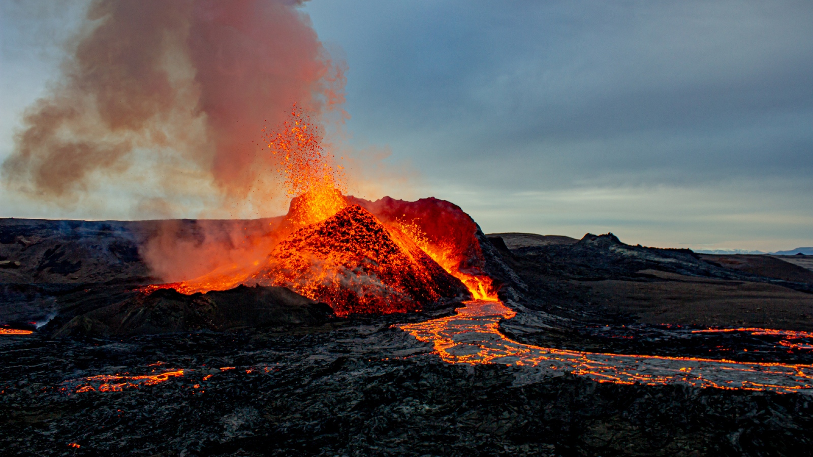 what-will-the-imminent-volcanic-eruption-in-iceland-really-look-like?
