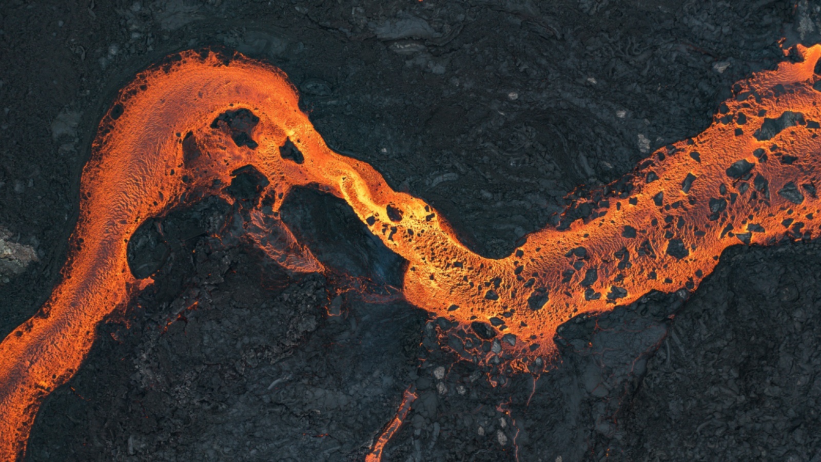 why-is-iceland-so-volcanically-active?-a-geologist-explains