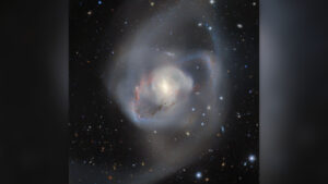 fotografia-spatiala-a-saptamanii:-luptele-cu-gaurile-negre-despart-doua-galaxii