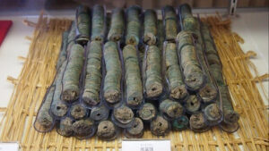 tezaur-de-monede-vechi-de-100.000-de-secole-descoperit-in-japonia
