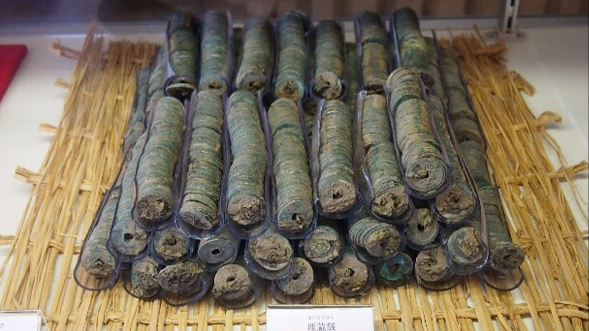 tezaur-de-monede-vechi-de-100.000-de-secole-descoperit-in-japonia