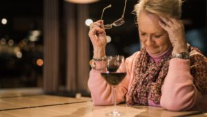 in-cele-din-urma,-oamenii-de-stiinta-explica-temuta-„durere-de-cap-de-vin-rosu”