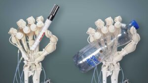 mana-robotului-exceptional-de-„asemanatoare-unui-om”-datorita-noii-tehnici-de-imprimare-3d