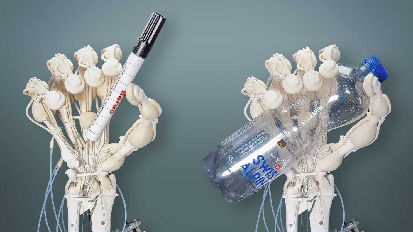mana-robotului-exceptional-de-„asemanatoare-unui-om”-datorita-noii-tehnici-de-imprimare-3d