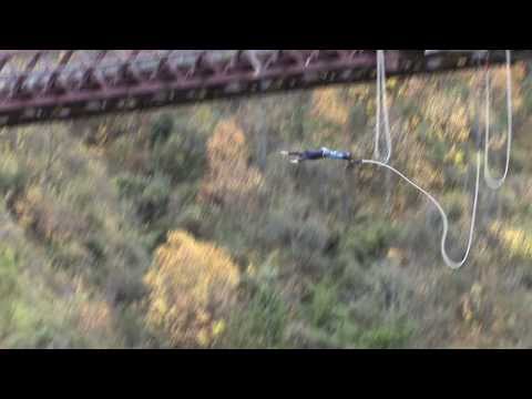 Opțiunea A – Accelerarea unui salt bungy