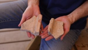 placile-vechi-de-2.200-de-ani-gasite-in-ierusalim-ofera-o-legatura-directa-cu-istoria-hanukkah