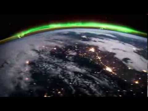 Aurora boreală De la 100.000 de metri!