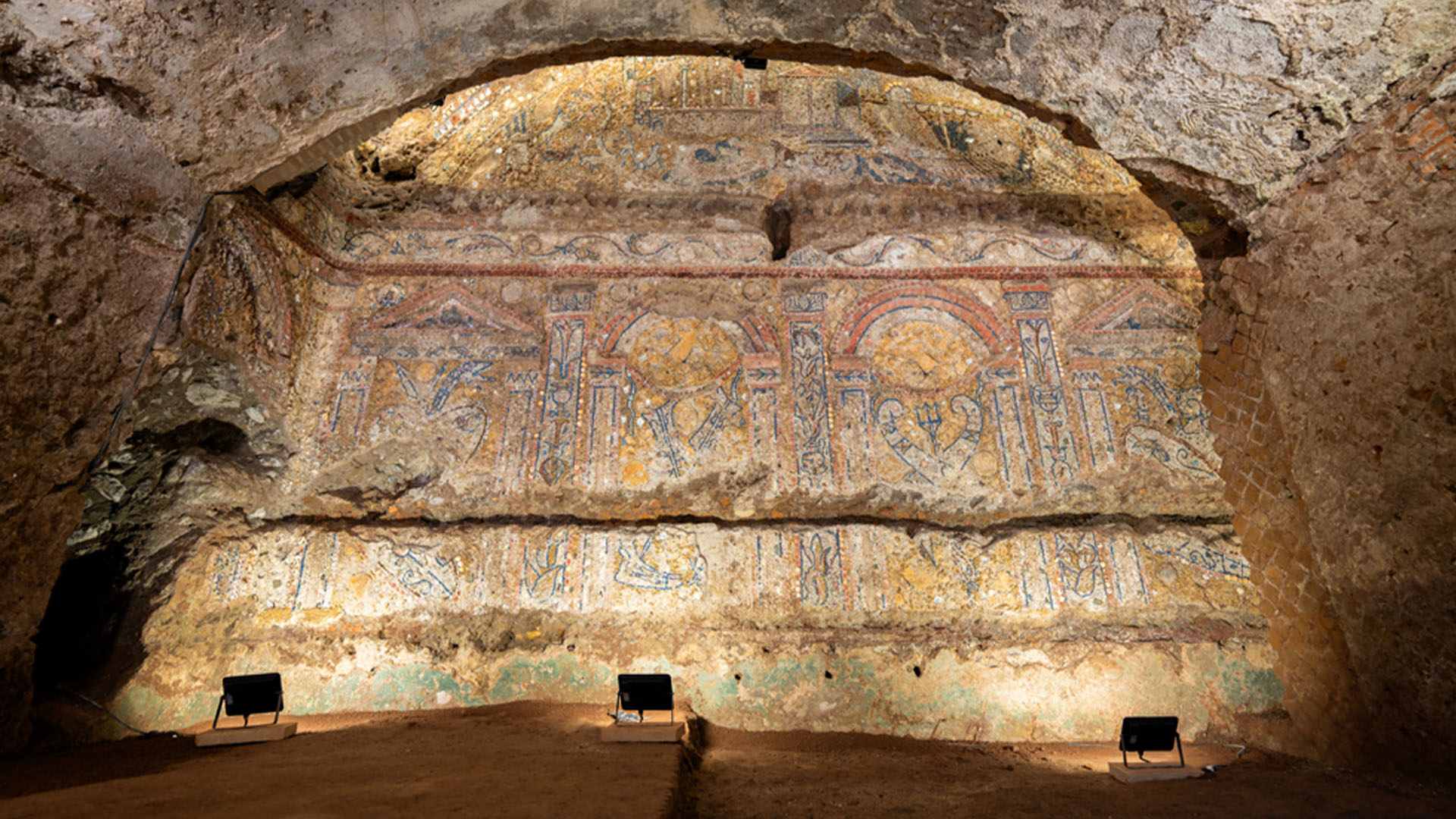 mozaic-de-scoici-vechi-de-2.300-de-ani-descoperit-intr-o-casa-de-lux-din-roma