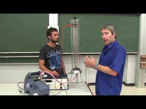 Razele catodice conduc la modelul atomic al lui Thomson