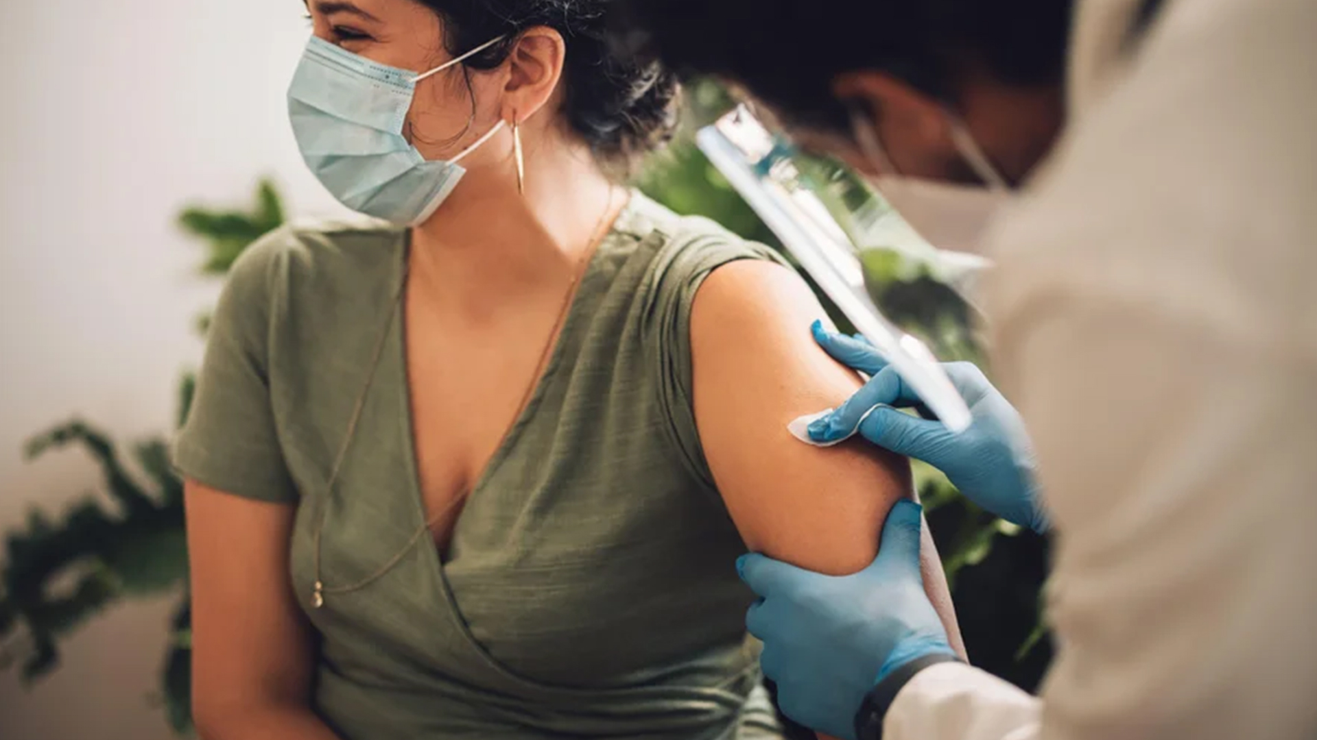 vaccinurile-reduc-riscul-de-covid-prelungit,-arata-studiile
