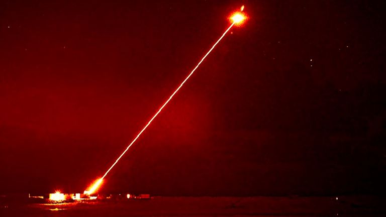 noua-arma-laser-dragonfire-poate-trage-drone-din-cer,-spune-marea-britanie