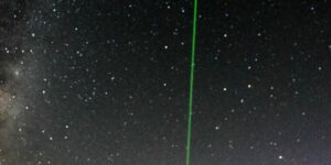 daily-telescope:-trage-cu-laser-pe-cer-din-antarctica