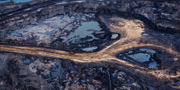 Poluarea aerului de la nisipurile bituminoase din Canada este mult mai rea decât am crezut