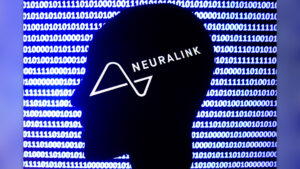 cipul-neuralink-a-fost-implantat-in-creierul-uman-pentru-prima-oara,-spune-elon-musk