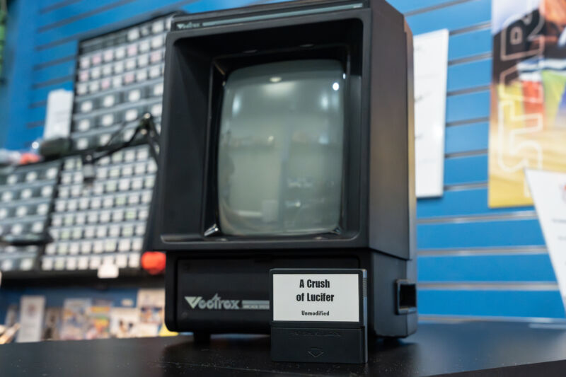 Vectrex renăscut: Cum o întâlnire întâmplătoare i-a redat viață unei console moarte