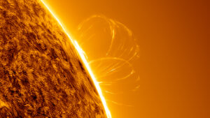 fotografii:-buclele-fantomatice-de-plasma-persista-pe-soare-dupa-o-explozie-solara-masiva