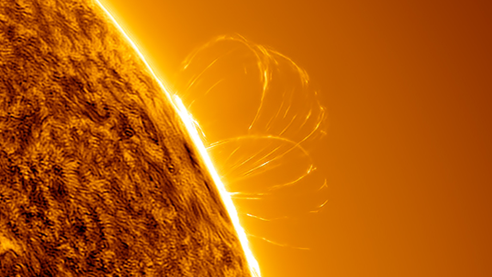 fotografii:-buclele-fantomatice-de-plasma-persista-pe-soare-dupa-o-explozie-solara-masiva