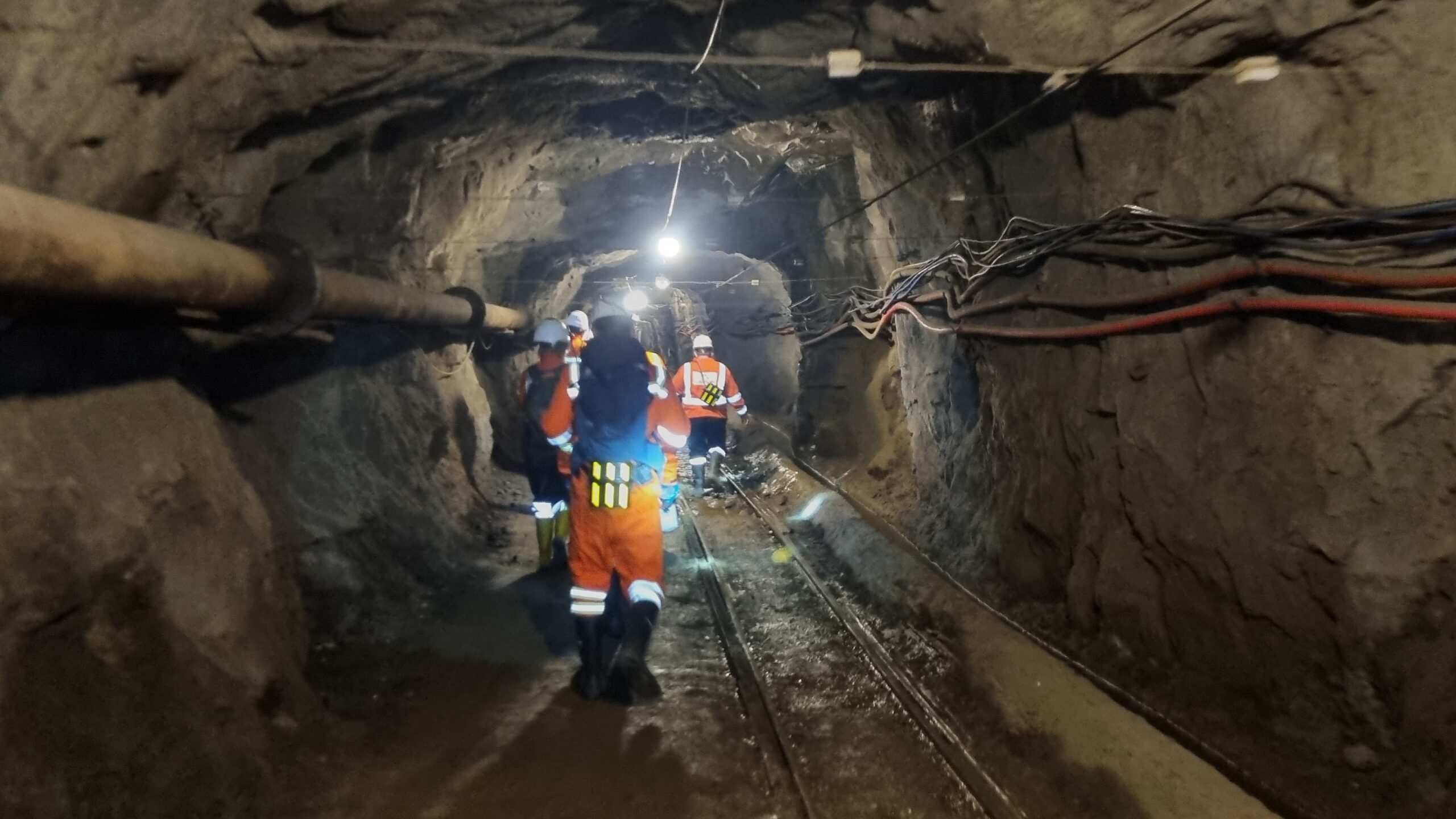 rezervorul-masiv-de-hidrogen-descoperit-sub-o-mina-albaneza-ar-putea-fi-o-sursa-neexploatata-de-energie-curata