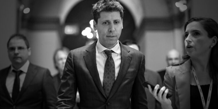 Raport: Sam Altman caută trilioane pentru fabricarea de cipuri AI din Emiratele Arabe Unite, alții