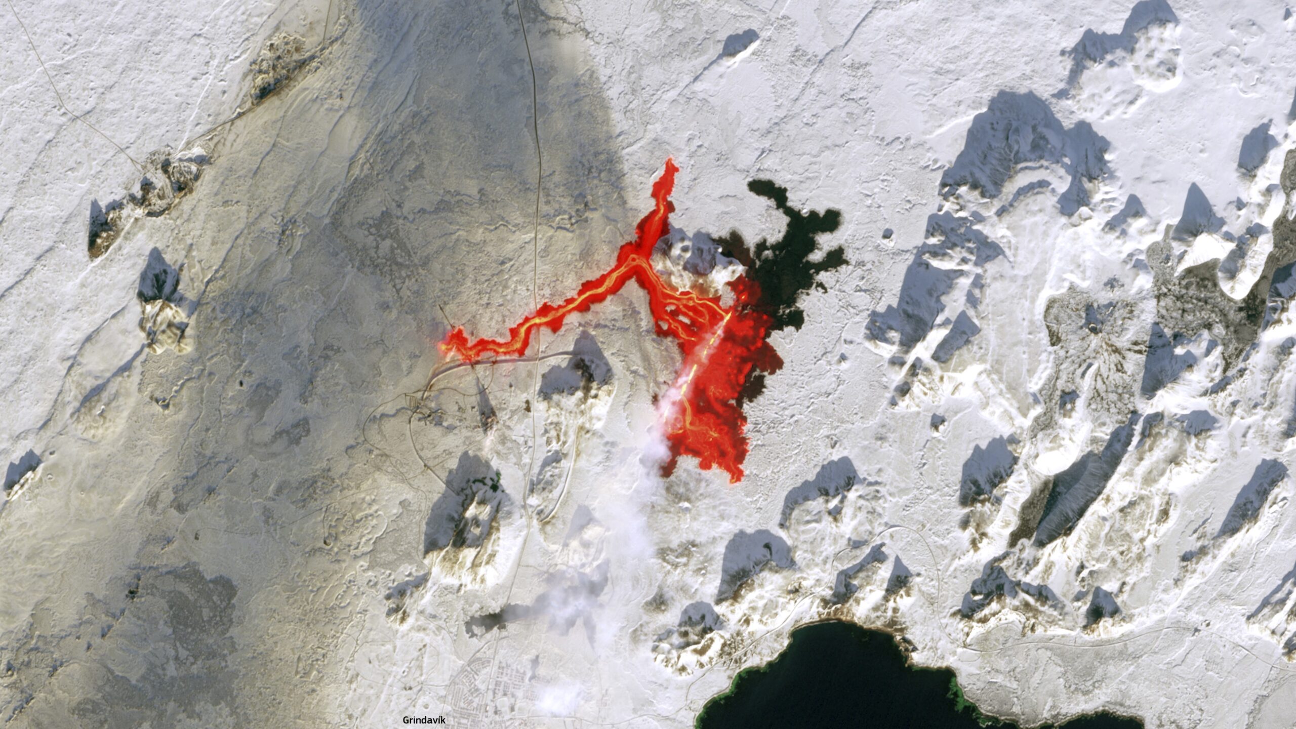 lava-curge-din-vulcanul-islandei-in-peisajul-inghetat-intr-o-imagine-incredibila-prin-satelit