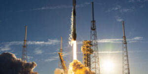spacex-lanseaza-sateliti-militari-reglati-pentru-a-urmari-rachete-hipersonice
