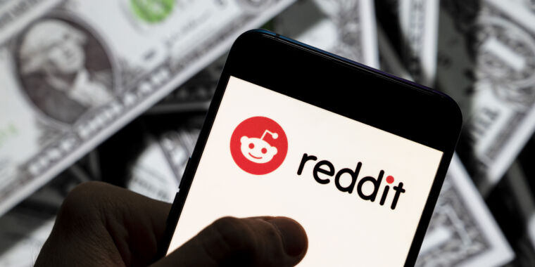 Reddit vinde date de antrenament unei companii de AI fără nume înainte de IPO