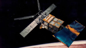 satelitul-european-de-5.000-de-lire-s-a-ars-deasupra-oceanului-pacific-dupa-30-de-ani-pe-orbita