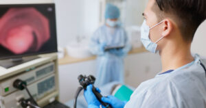 bacteriile-intestinale-legate-de-cancerul-colorectal-la-tineri