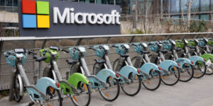 microsoft-colaboreaza-cu-rivalul-openai,-mistral,-pentru-modele-ai,-atragand-atentia-ue