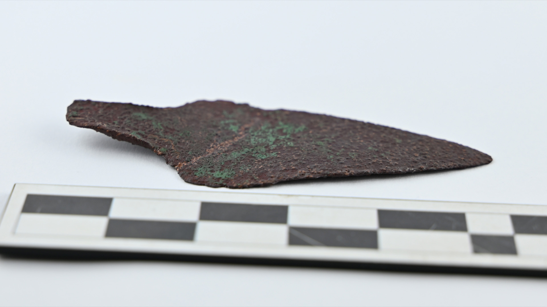 pumnal-de-cupru-vechi-de-4.000-de-ani,-descoperit-de-un-detector-de-metale-in-polonia