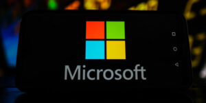 microsoft-spune-ca-hackerii-sustinuti-de-kremlin-au-accesat-sursa-si-sistemele-sale-interne
