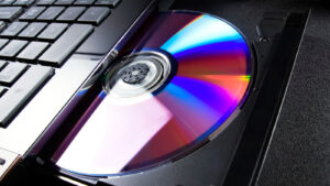 noul-disc-optic-„petabit-scale”-poate-stoca-la-fel-de-multe-informatii-ca-15.000-de-dvd-uri