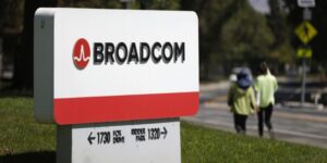 dupa-114-zile-de-schimbare,-ceo-ul-broadcom-recunoaste-„nelinistea”-legata-de-vmware