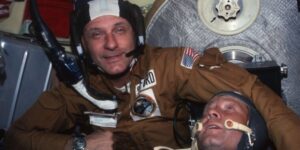 thomas-stafford,-care-a-zburat-pe-luna-si-a-andocat-cu-soyuz,-a-murit-la-93-de-ani