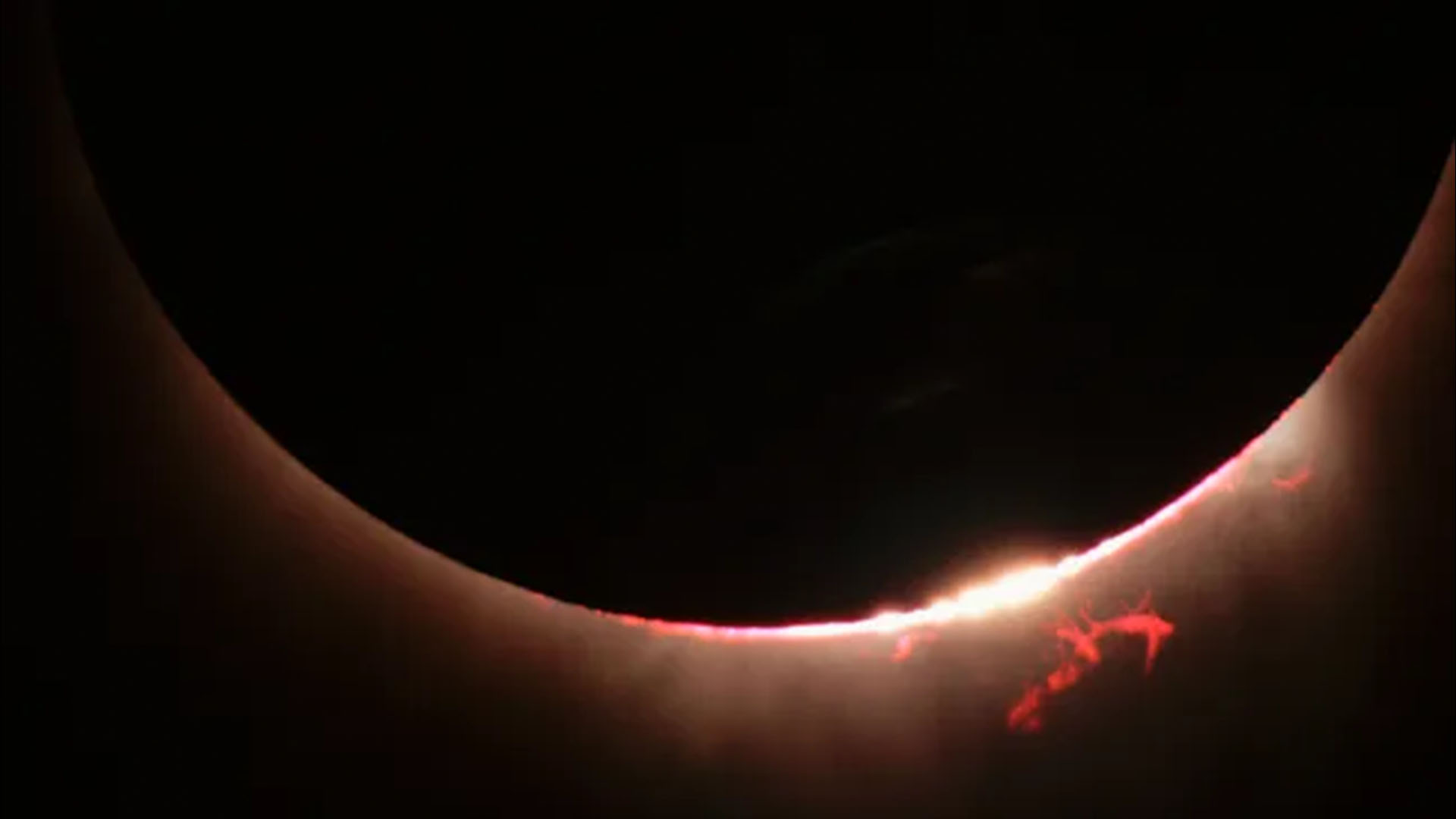 pot-fi-vizibile-explozii-enorme-pe-soare-in-timpul-eclipsei-de-soare-din-8-aprilie