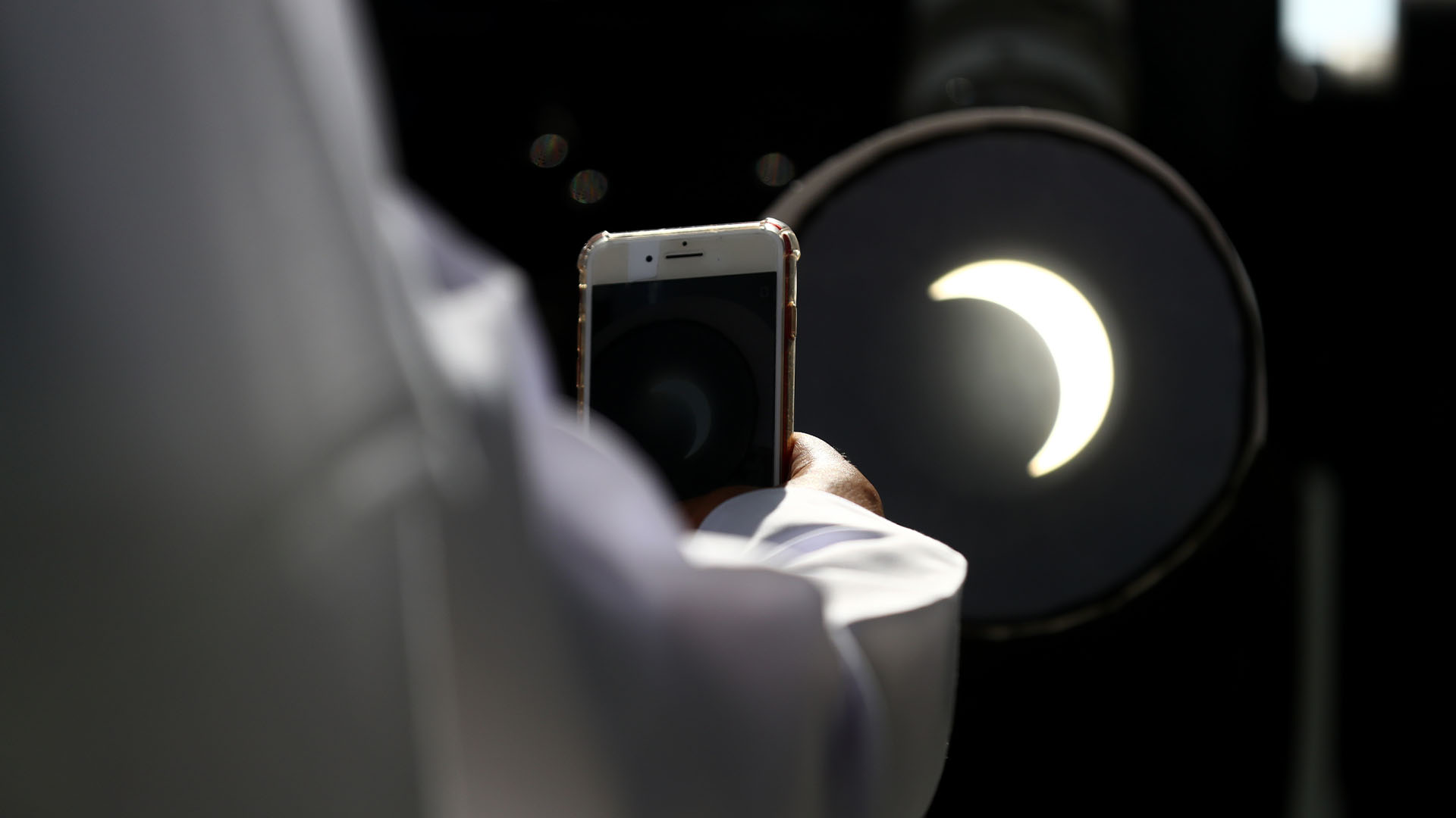4-moduri-prin-care-poti-ajuta-nasa-sa-studieze-eclipsa-de-soare-din-8-aprilie
