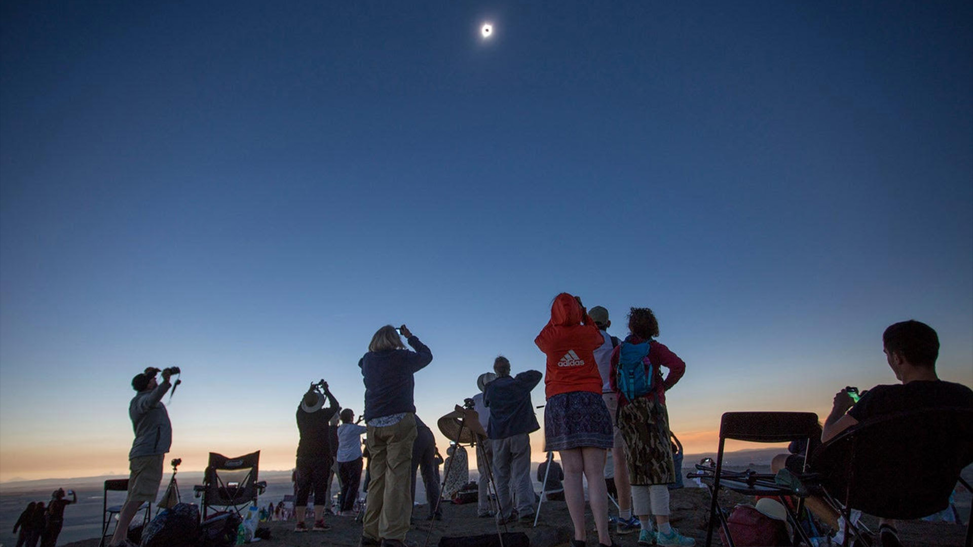 culorile-vor-arata-diferit-in-timpul-eclipsei-de-soare-din-8-aprilie-iata-de-ce.