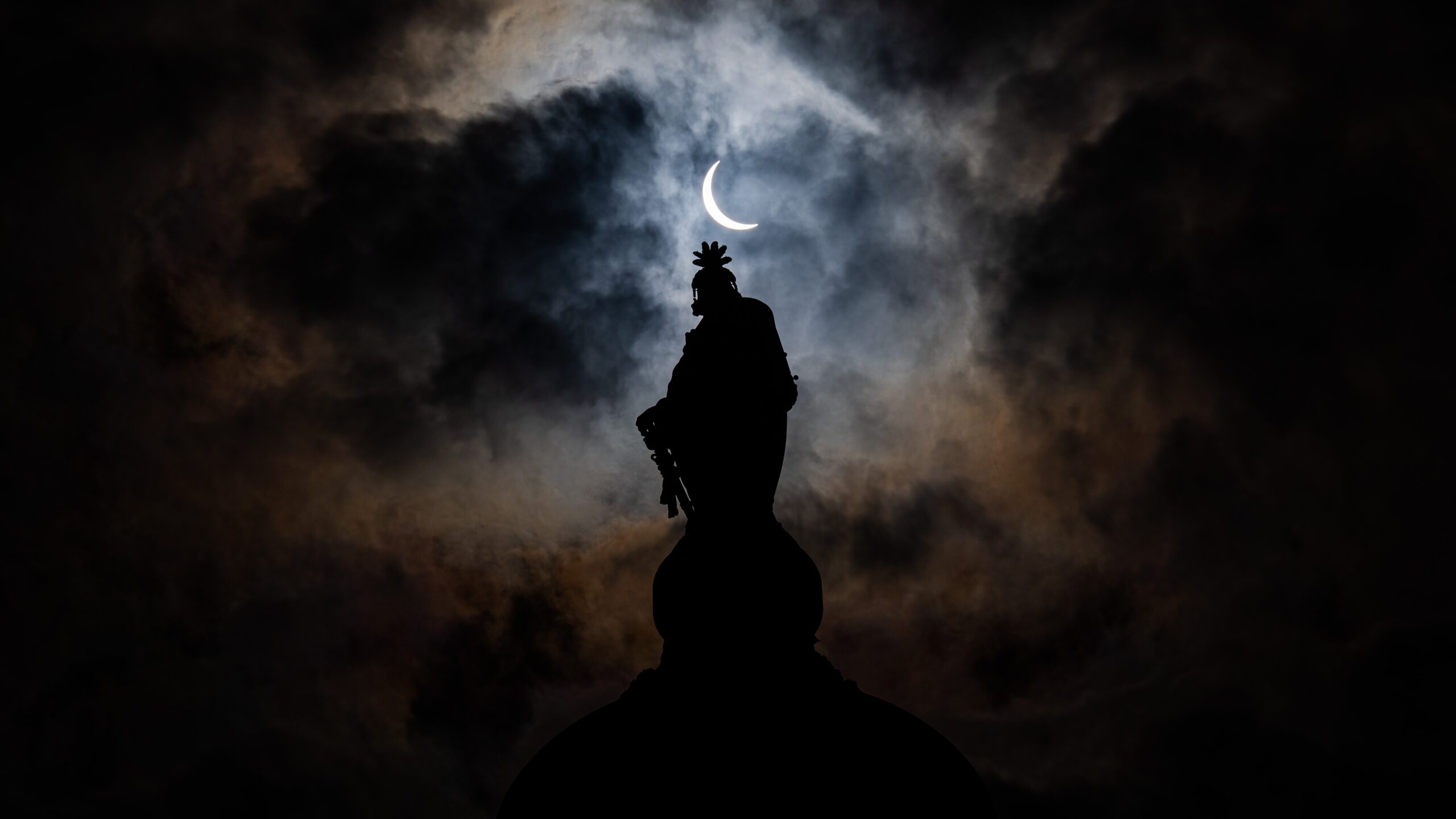 cele-mai-bune-fotografii-si-videoclipuri-ale-eclipsei-totale-de-soare-din-8-aprilie-peste-america-de-nord