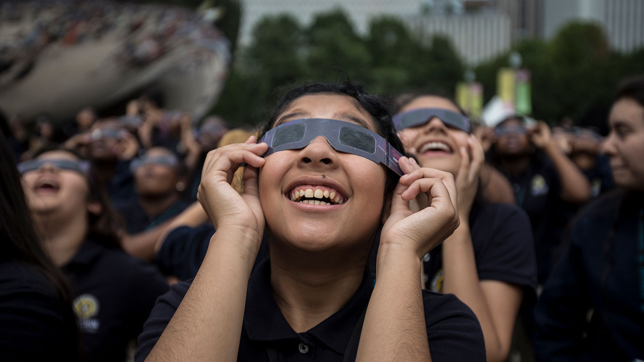 de-unde-sa-gasesti-ochelari-pentru-eclipsa-solara-in-ultimul-moment