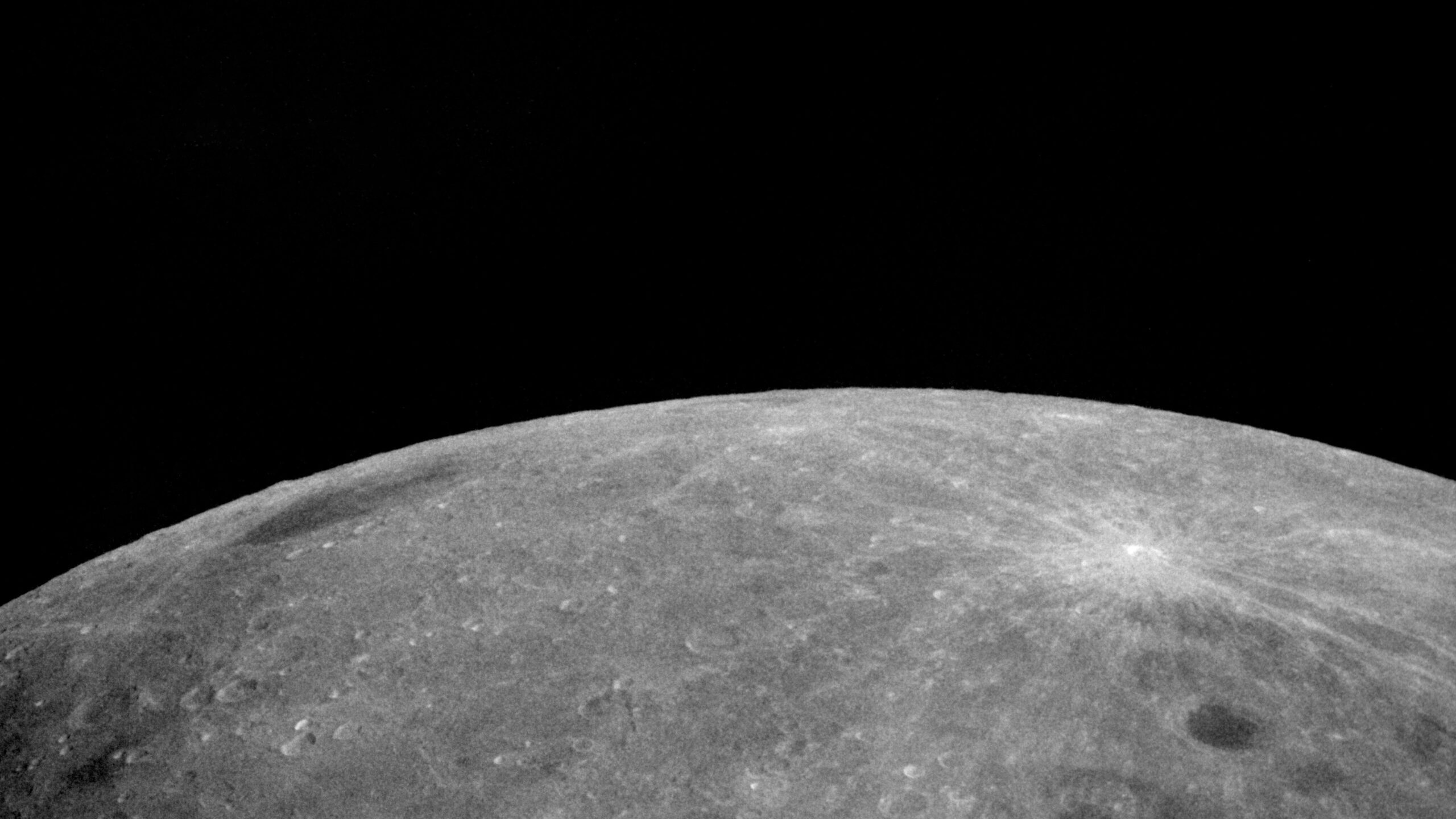 o-luna-suplimentara-ar-putea-fi-in-jurul-pamantului-–-iar-oamenii-de-stiinta-cred-ca-stiu-exact-de-unde-provine