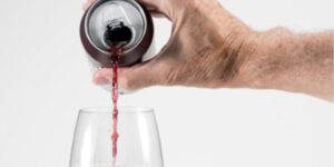 de-ce-vinul-conservat-poate-miroase-a-oua-putrezite,-in-timp-ce-berea-si-cola-sunt-bune