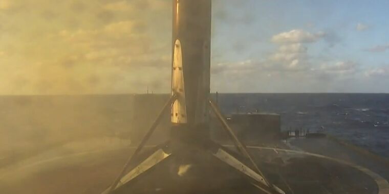 SpaceX a aterizat acum mai multe amplificatoare decât majoritatea celorlalte rachete lansate vreodată