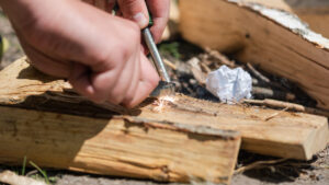 de-ce-lovirea-silexului-impotriva-otelului-provoaca-un-incendiu?