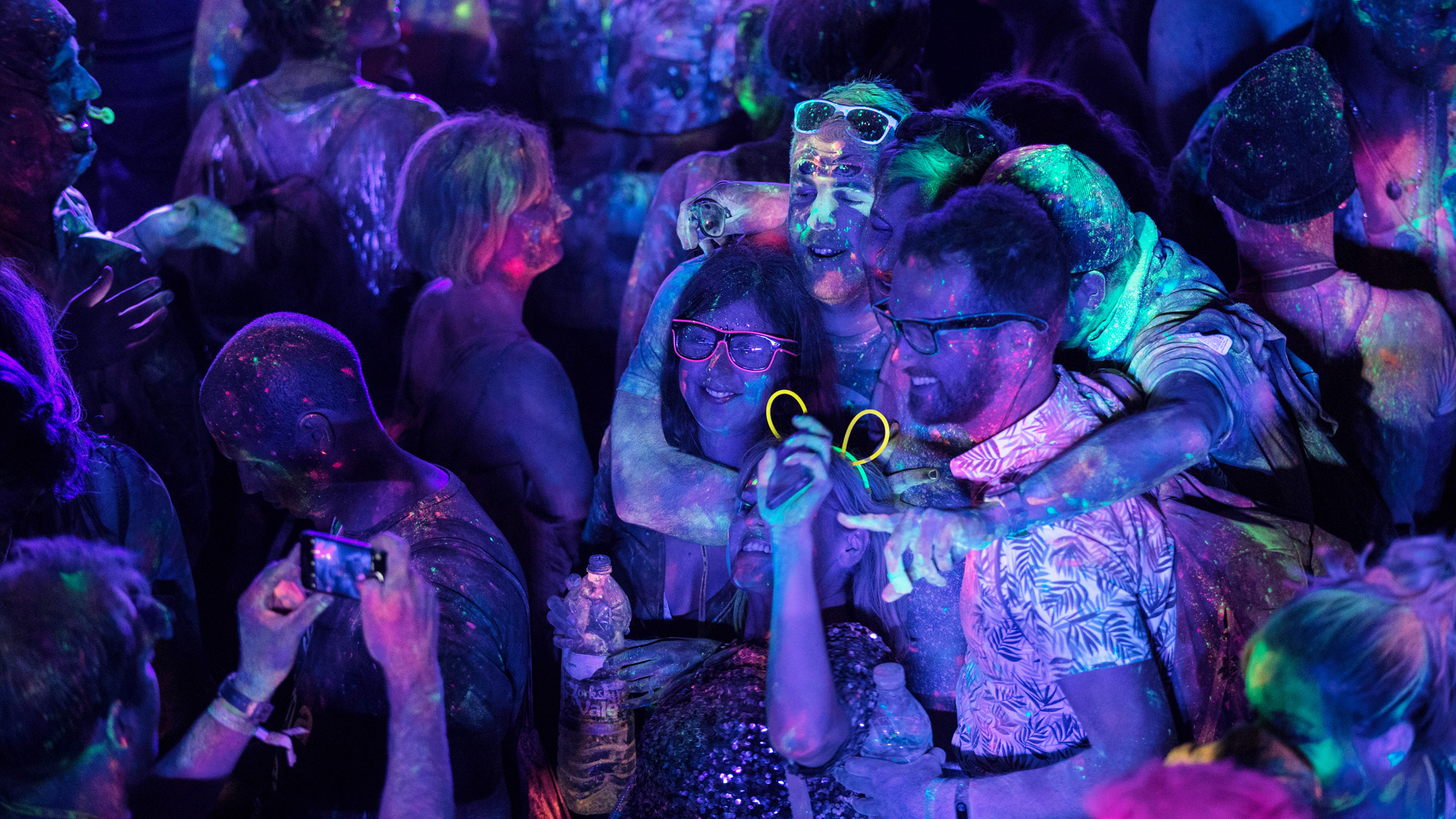 pot-oamenii-sa-vada-lumina-ultravioleta?