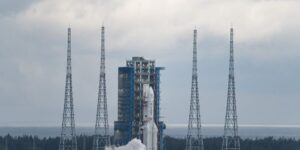 nasa-nu-a-aterizat-pe-luna-de-zeci-de-ani-–-china-tocmai-si-a-trimis-al-treilea-in-sase-ani