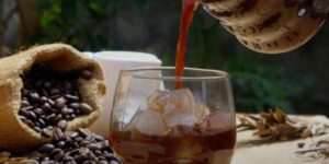 cum-puteti-face-cafea-rece-in-mai-putin-de-3-minute-folosind-ultrasunete
