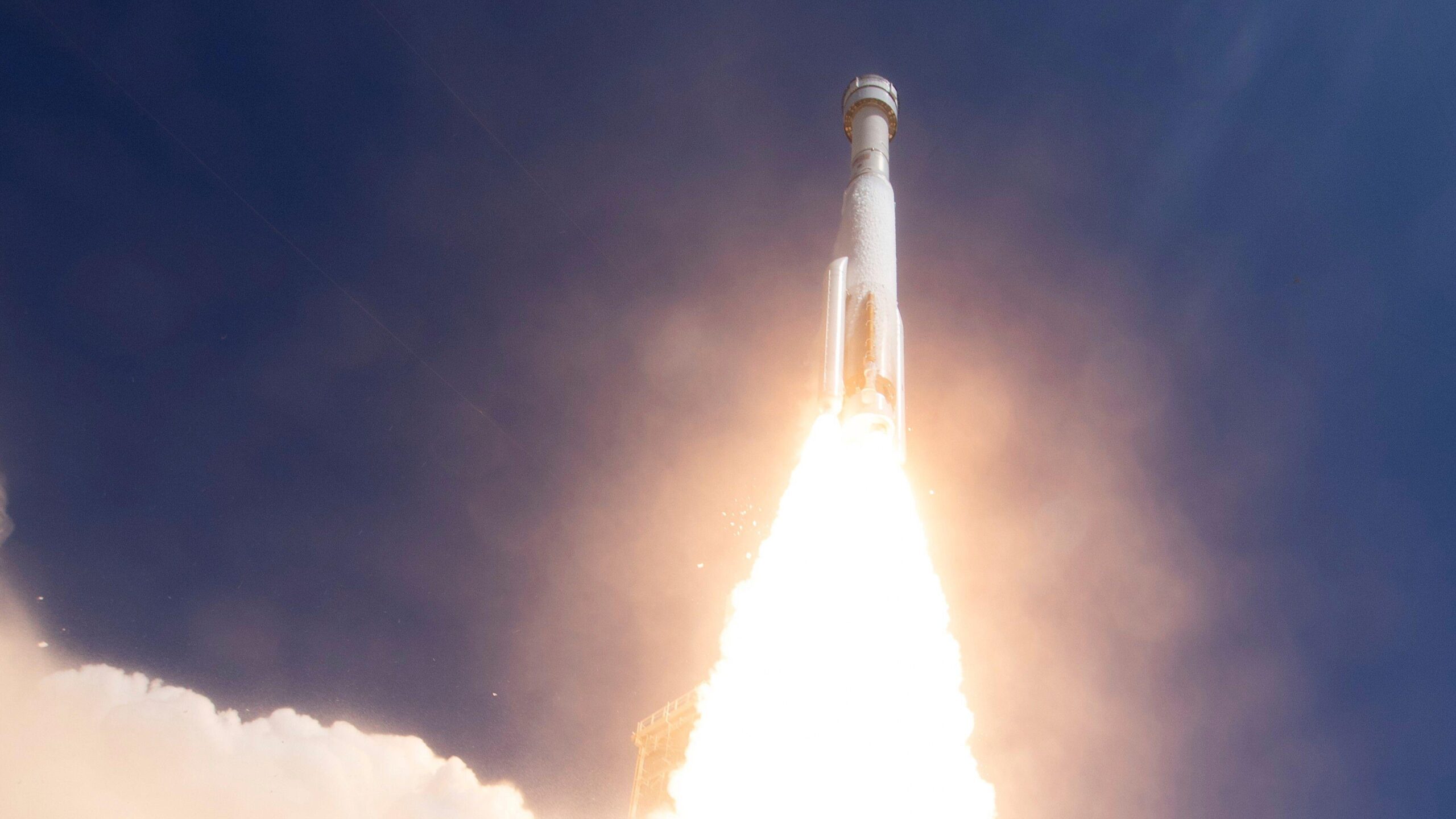 au-fost-descoperite-2-noi-scurgeri-de-heliu-pe-starliner-ul-boeing-–-fortand-astronautii-nasa-sa-sara-somnul-pentru-a-le-remedia