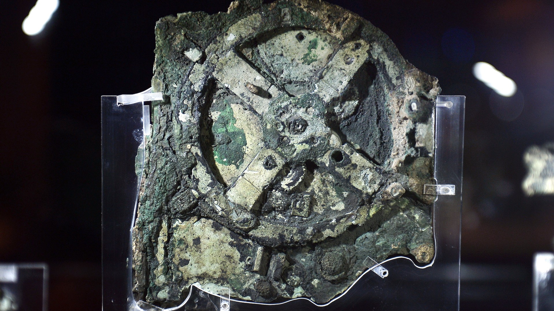 mecanismul-antikythera,-cel-mai-vechi-computer-din-lume,-a-urmat-calendarul-lunar-grec