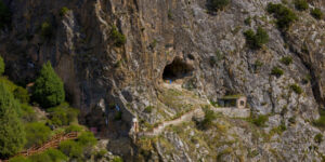 pestera-de-mare-altitudine-folosita-de-budistii-tibetani-da-o-fosila-denisovan